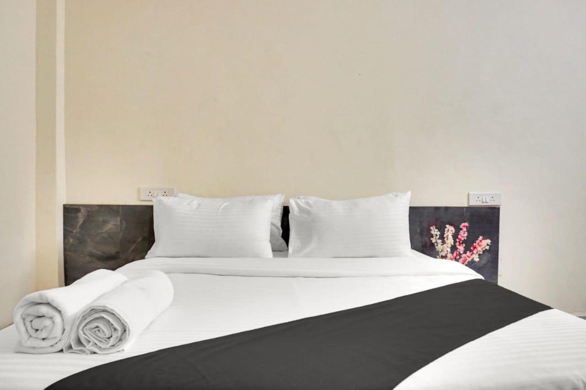 Hotel Paradise-Near Eon It Park Kharadi פונה מראה חיצוני תמונה